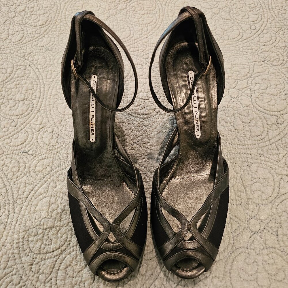 Donald J Pliner Wedge Heel, size 8, very good condition